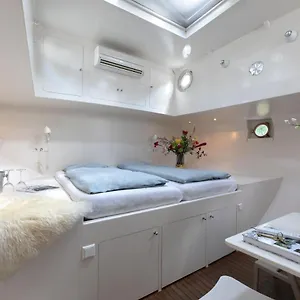 Houseboat Volle Maan Амстердам