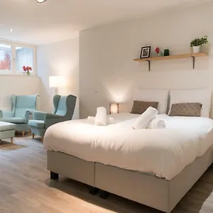 Clean And Modern Nassau Canal Apartment